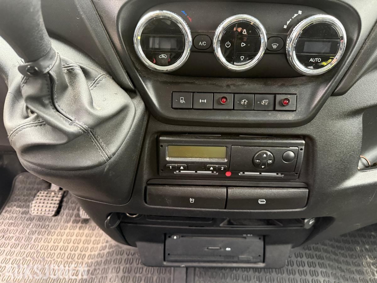 2016 Iveco Daily skapbil automat 7,2T Zepro lift Webasto